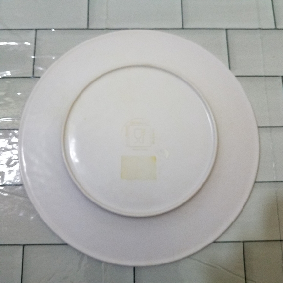 Lisa Audit Bunny Melamine 8.5 Inch Plate - Picture 2 of 6